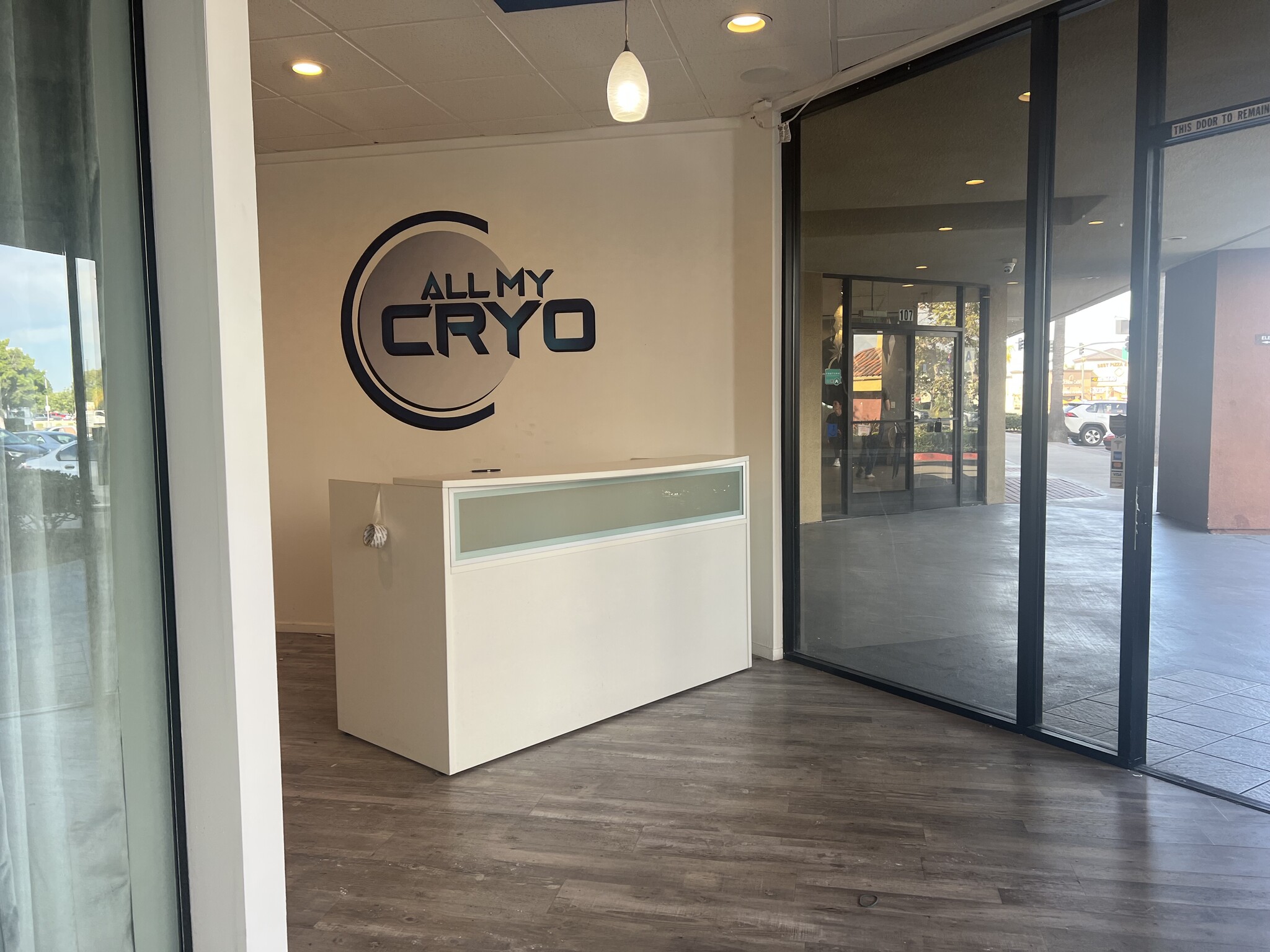 4310-4340 Genesee Ave, San Diego, CA à louer Photo intérieure– Image 1 sur 13