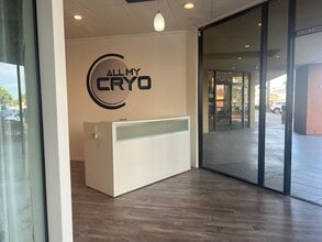 4310-4340 Genesee Ave, San Diego, CA à louer Photo intérieure– Image 1 sur 13