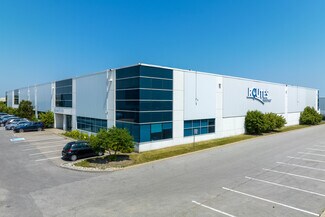Plus de détails pour 2823 Bristol Cir, Oakville, ON - Industriel/Logistique à louer