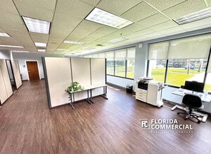 700 SE Central Pky, Stuart, FL à louer Photo intérieure– Image 1 sur 10