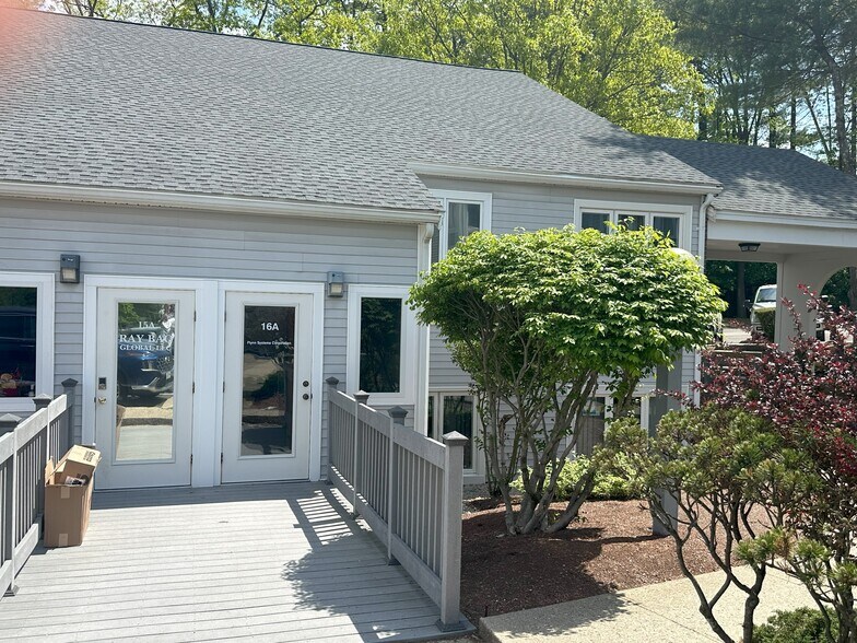 74 Northeastern Blvd, Nashua, NH à vendre - Photo de l’immeuble – Image 1 sur 56