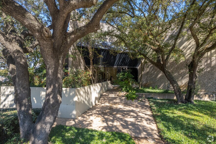 6550 Long Point Rd, Houston, TX à louer - Photo de l’immeuble – Image 3 sur 5