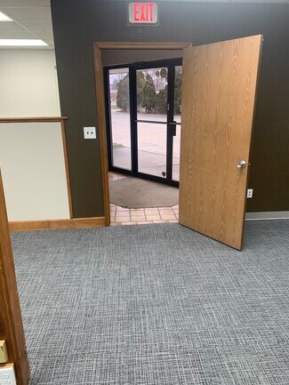 Plus de détails pour 25000 N River Rd, Harrison Township, MI - Bureau à louer