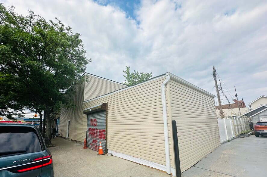 13502 Rockaway Blvd, Jamaica, NY à vendre - Photo de l’immeuble – Image 3 sur 15