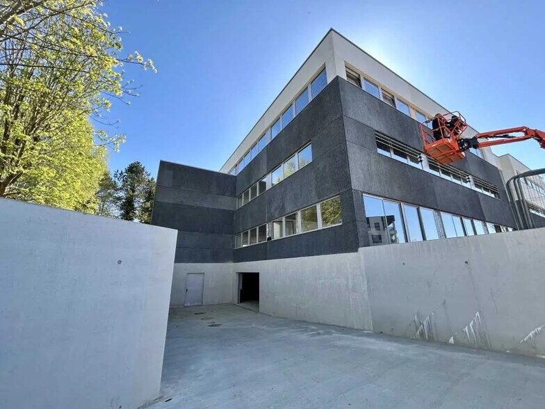 Bureau dans Mont-Saint-Aignan à louer - Photo de l’immeuble – Image 1 sur 13