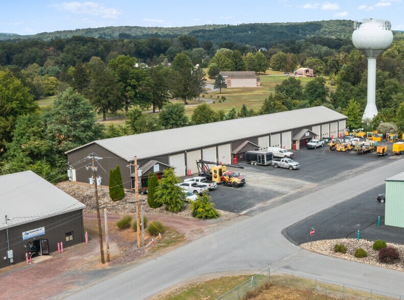 243 Grey Fox Dr, Montoursville, PA à vendre - Photo de l’immeuble – Image 2 sur 14