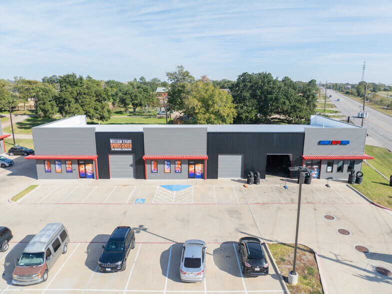 40190 Bus US-290, Waller, TX à louer - Photo de l’immeuble – Image 3 sur 7