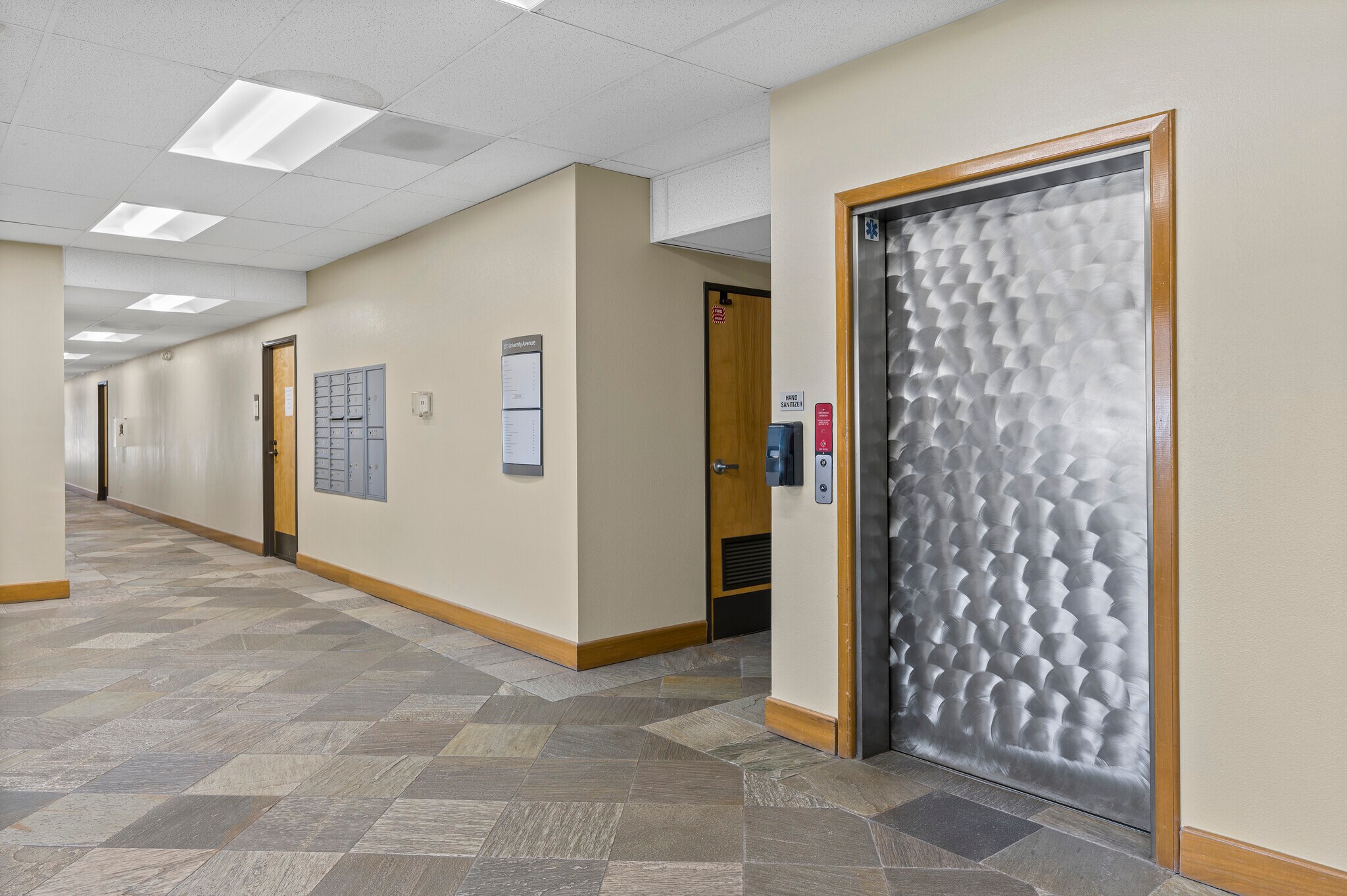 7373 University Ave, La Mesa, CA à louer Photo principale– Image 1 sur 3