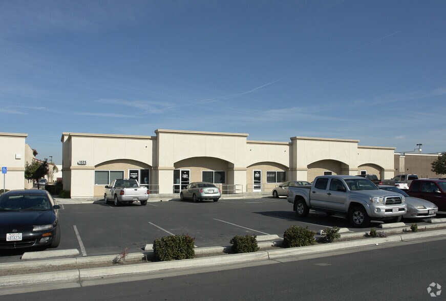 1525 N Schnoor Ave, Madera, CA à louer - Photo de l’immeuble – Image 2 sur 7