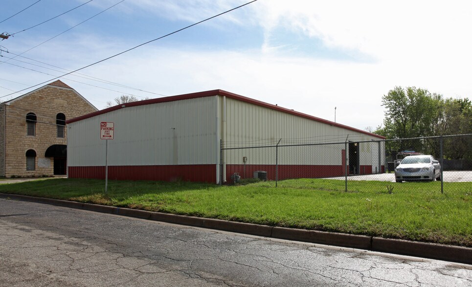 315 NW Laurent St, Topeka, KS à louer - Photo de l’immeuble – Image 3 sur 3