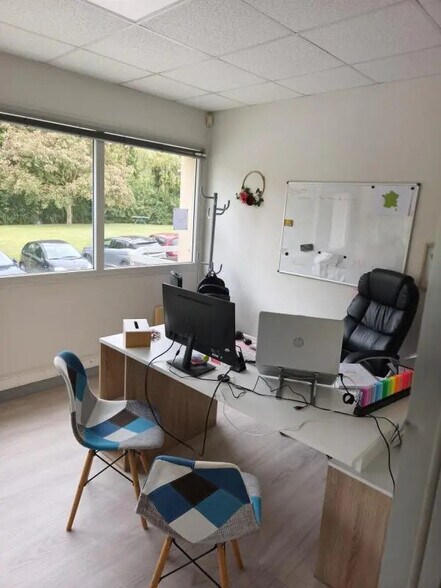 Bureau dans Cormelles-le-Royal à louer - Photo de l’immeuble – Image 3 sur 7