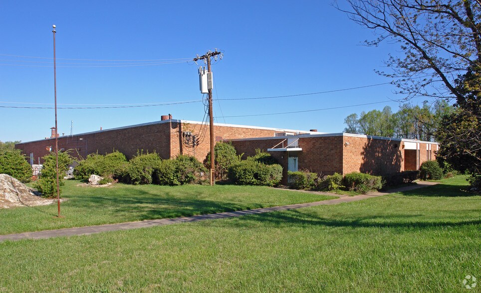 1708 Fairfax Rd, Greensboro, NC à vendre - Photo de l’immeuble – Image 1 sur 5