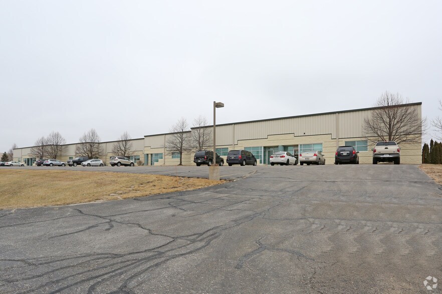 S84W18740-S84W18768 Enterprise Dr, Muskego, WI à louer - Photo principale – Image 1 sur 18