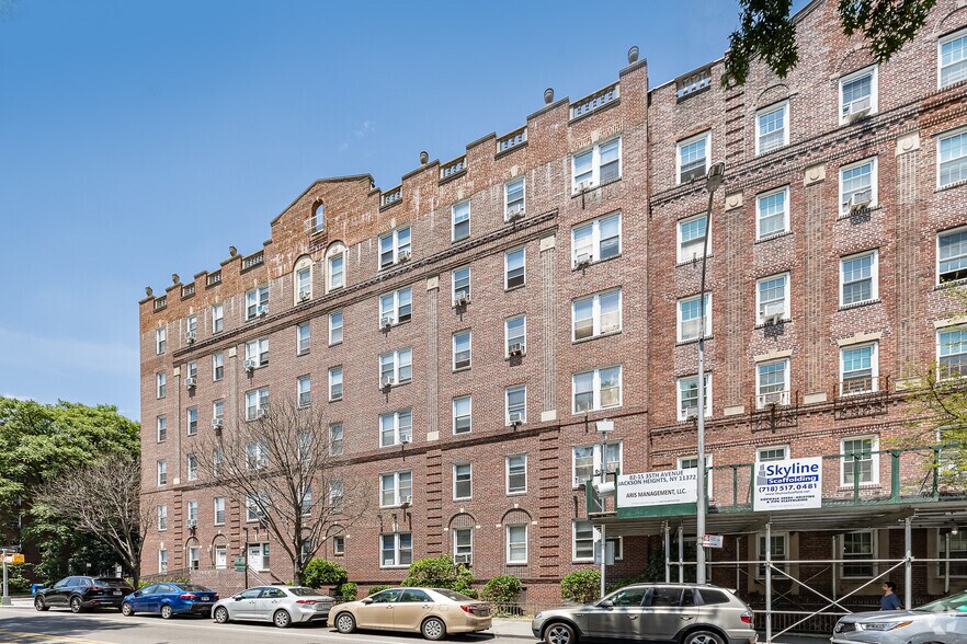34-57 82nd St, Jackson Heights, NY à vendre - Photo de l’immeuble – Image 3 sur 5