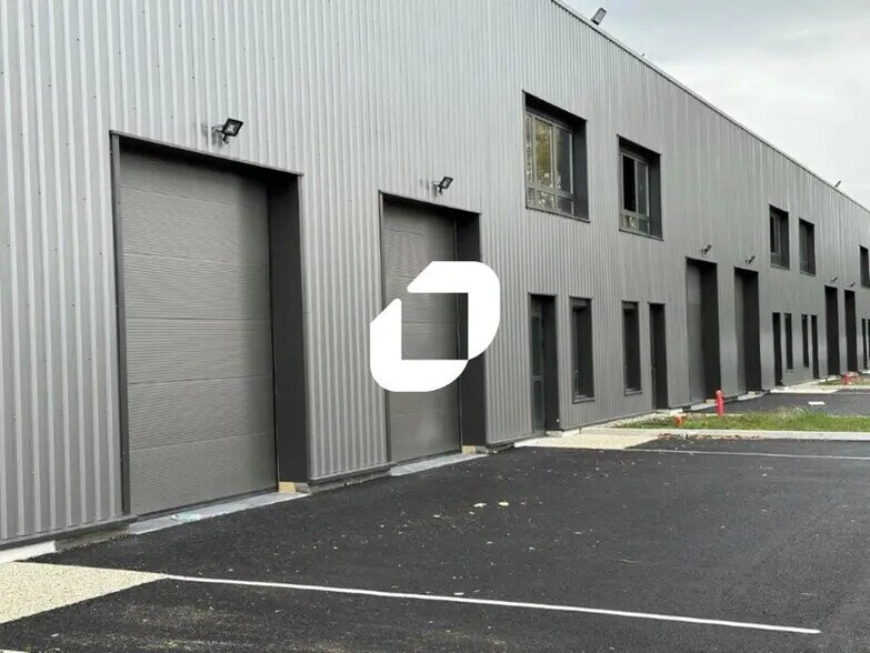 225 Avenue Des Marronniers, Bourgoin-Jallieu à louer - Photo de l’immeuble – Image 3 sur 41