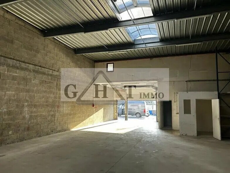 Industriel/Logistique dans Lisses à louer - Photo intérieure – Image 2 sur 4