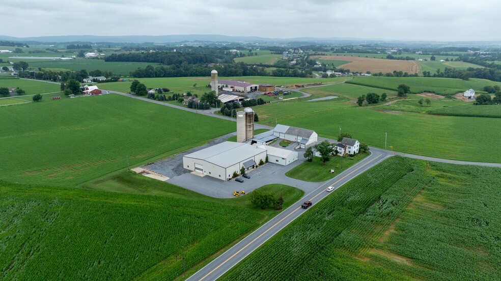 608 Fairview Rd, Manheim, PA à louer - Photo de l’immeuble – Image 3 sur 69