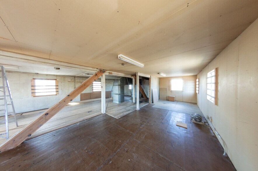 3828 15th St SE, Calgary, AB à louer - Photo de l’immeuble – Image 3 sur 10