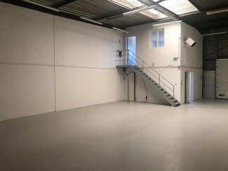 Plus de détails pour Bureau, Industriel/Logistique à louer