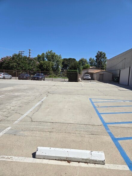 5916 E Los Angeles Ave, Simi Valley, CA à louer - Photo de l’immeuble – Image 3 sur 32