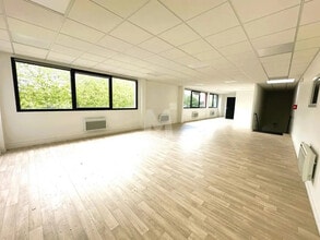 Local d’activités dans Villebon-sur-Yvette à louer Photo intérieure– Image 2 sur 2