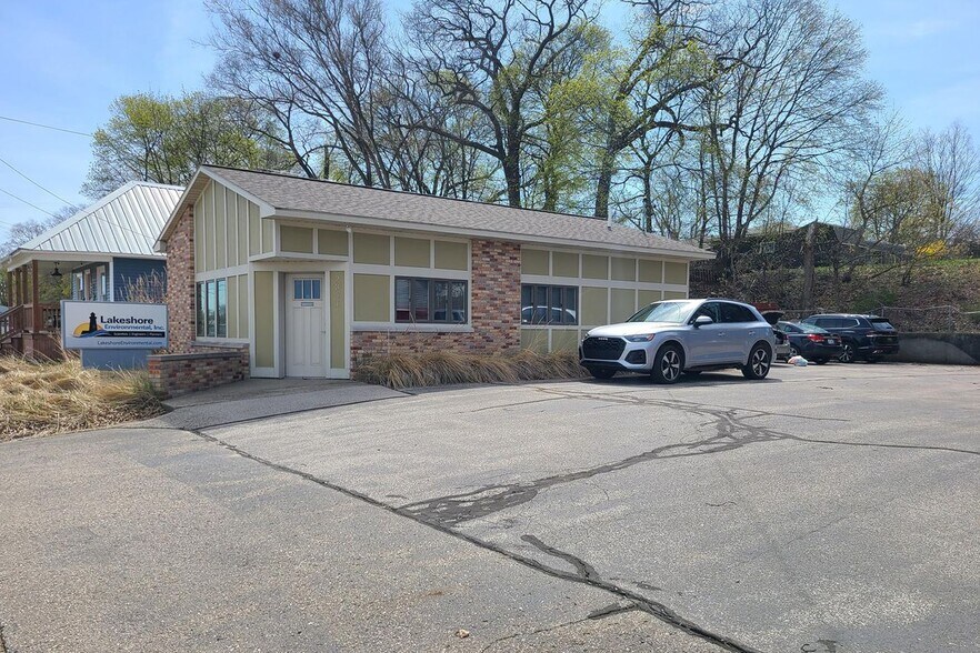 2341 Lakeshore Dr, Muskegon, MI à vendre - Photo de l’immeuble – Image 1 sur 7