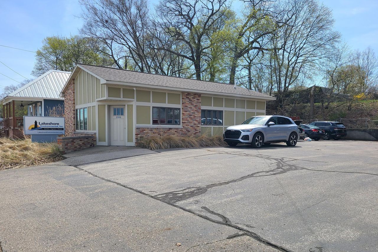 2341 Lakeshore Dr, Muskegon, MI à vendre Photo de l’immeuble– Image 1 sur 8