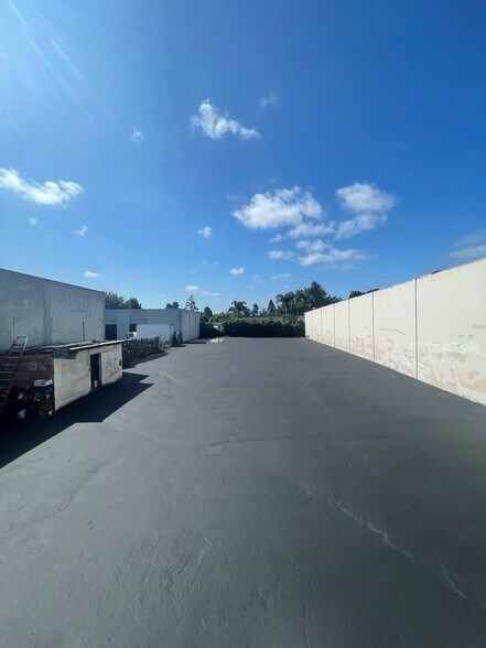 2211 Old Middlefield Way, Mountain View, CA à louer - Photo de l’immeuble – Image 2 sur 9