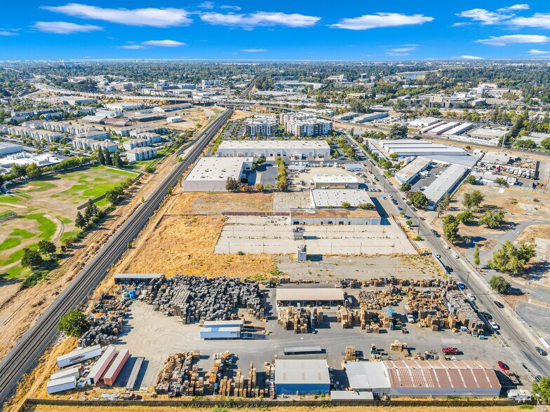 3264 Ramona Ave, Sacramento, CA à louer - Photo de l’immeuble – Image 3 sur 9