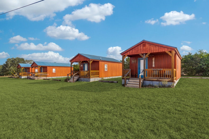 8141-8161 Tx 16 Hwy, Pipe Creek, TX à vendre - Photo principale – Image 1 sur 20