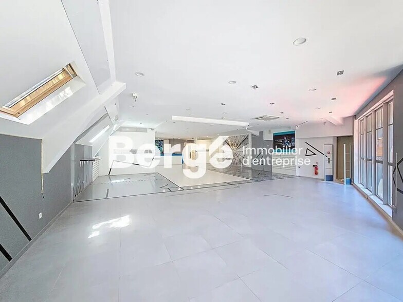 Local commercial dans Mandelieu-la-Napoule à louer - Photo intérieure – Image 2 sur 4