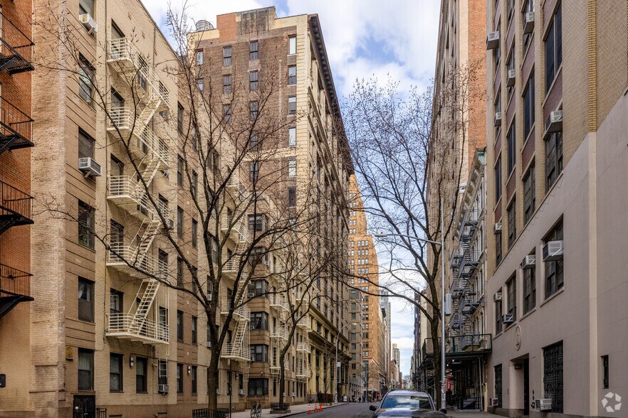 207-217 W 25th St, New York, NY à louer - Photo de l’immeuble – Image 2 sur 7