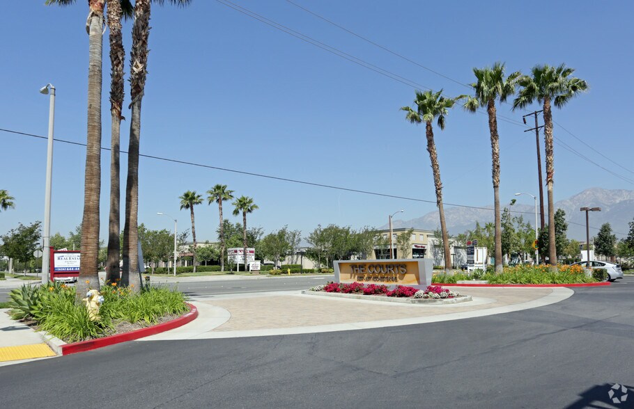 8237 Rochester Ave, Rancho Cucamonga, CA à louer - Photo de l’immeuble – Image 2 sur 14