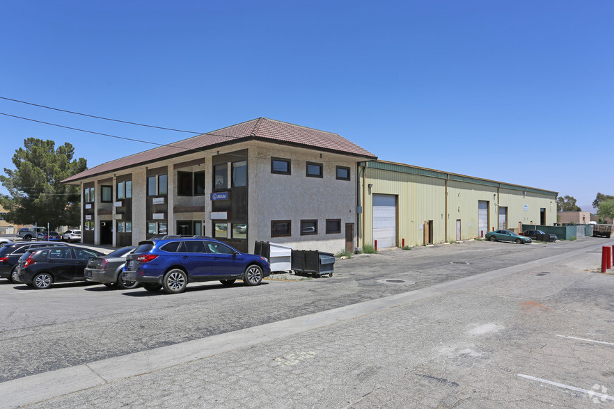 13819 Amargosa Rd, Victorville, CA à louer - Photo de l’immeuble – Image 2 sur 2