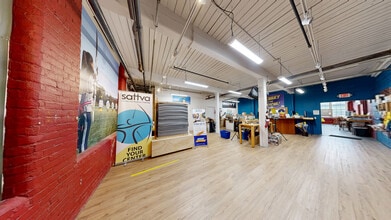 221 Pine St, Florence, MA à louer Numérisation 3D Matterport– Image 1 sur 8