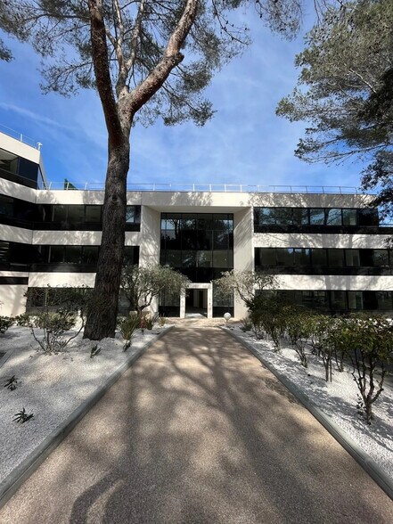 Bureau dans Valbonne à vendre - Photo de l’immeuble – Image 1 sur 9