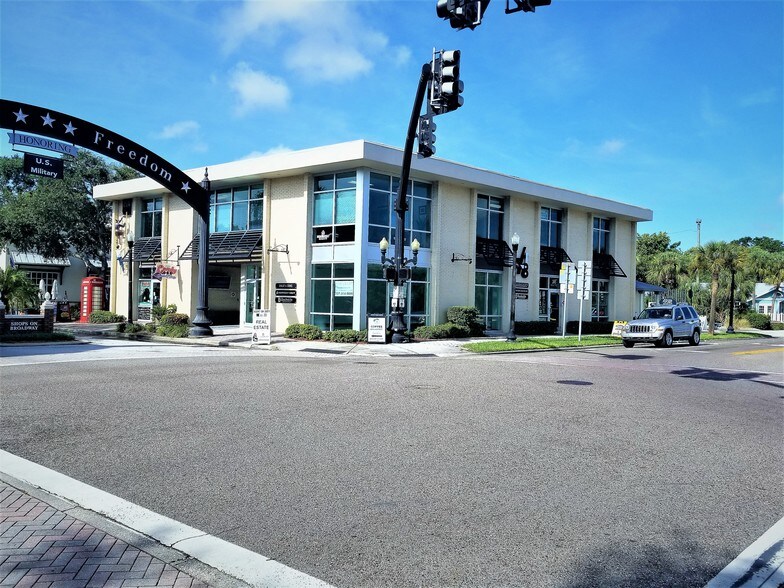 748 Broadway, Dunedin, FL à louer - Photo principale – Image 1 sur 24