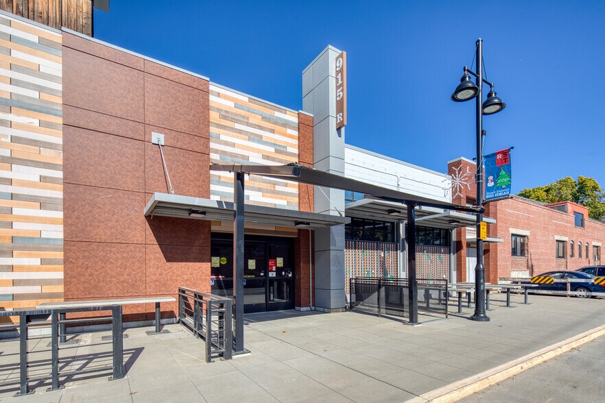 915 R St, Sacramento, CA à louer - Photo de l’immeuble – Image 2 sur 11