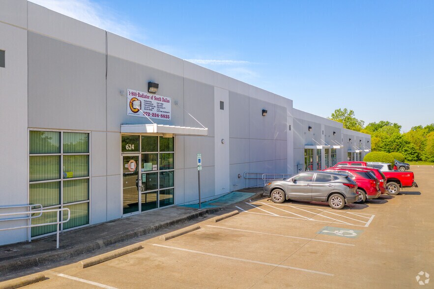 616-642 E Centre Park Blvd, DeSoto, TX à louer - Photo de l’immeuble – Image 3 sur 5