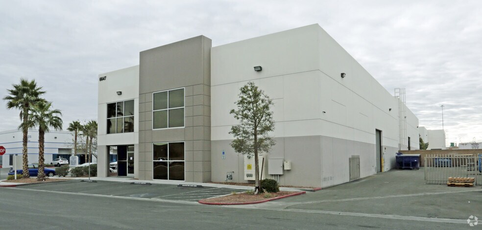 6647 Schuster St, Las Vegas, NV à louer - Photo de l’immeuble – Image 2 sur 2