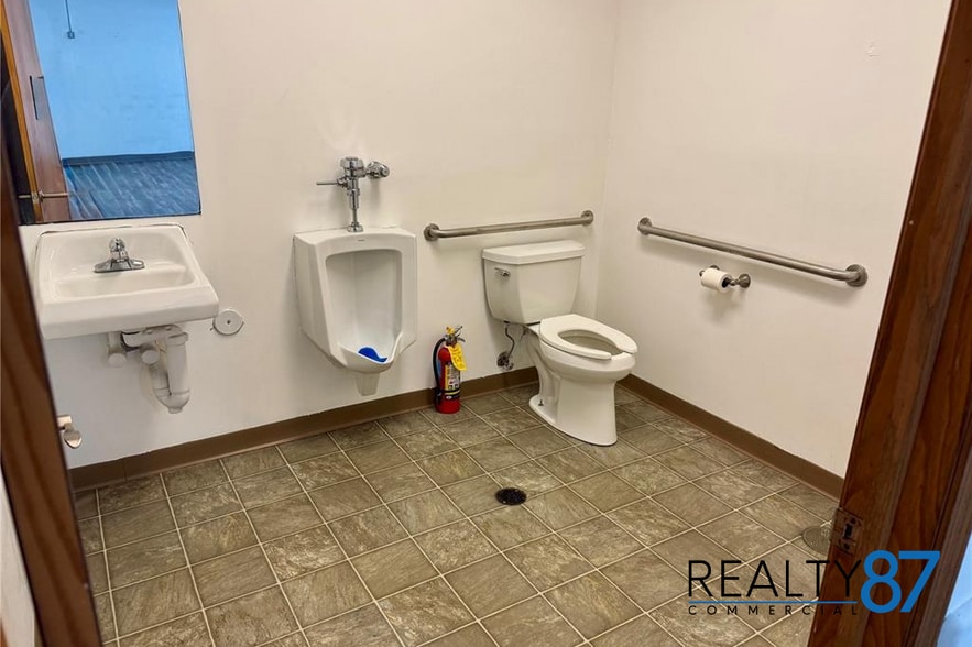 266 Blairs Ferry Rd NE, Cedar Rapids, IA à louer - Photo intérieure – Image 2 sur 26