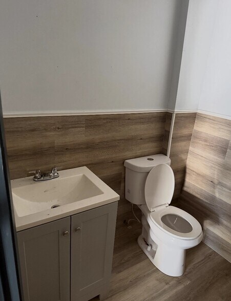 1067 Shadick Dr, Orange City, FL à louer - Photo de l’immeuble – Image 3 sur 6