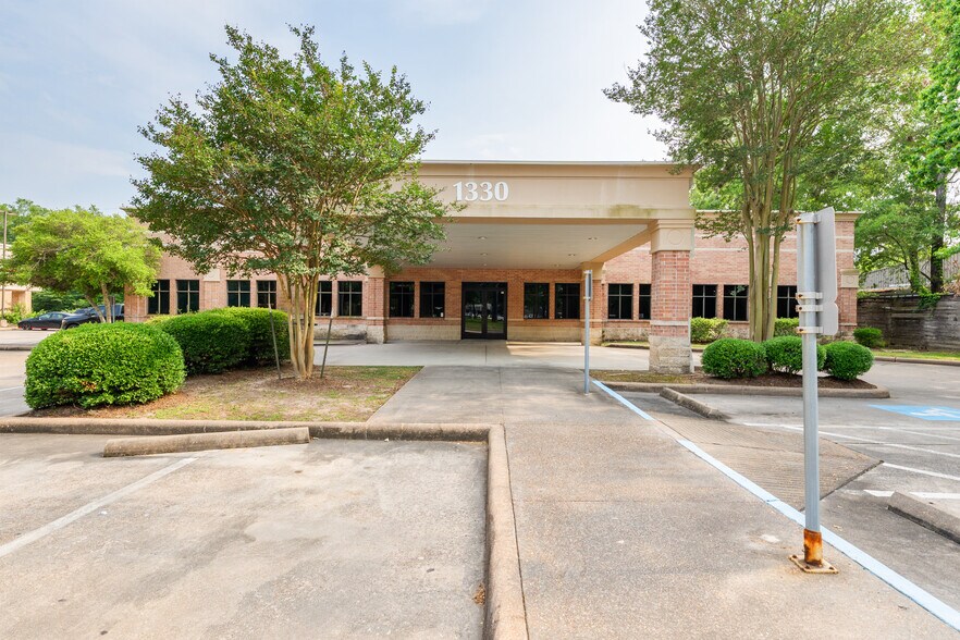 1330 Kingwood Dr, Kingwood, TX à louer - Photo de l’immeuble – Image 3 sur 26