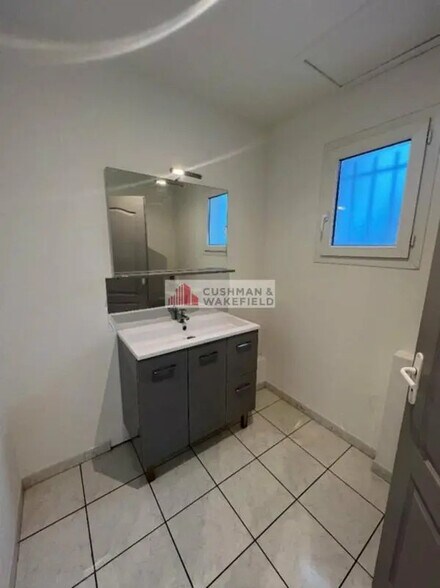 Bureau dans Nîmes à louer - Photo intérieure – Image 2 sur 3