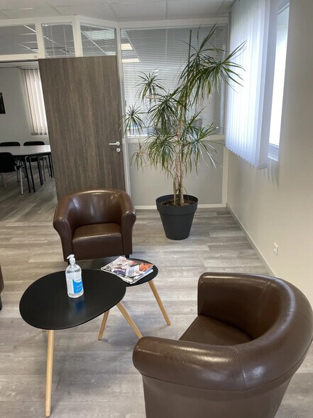 Local d’activités dans Reyrieux à louer - Photo intérieure – Image 2 sur 18