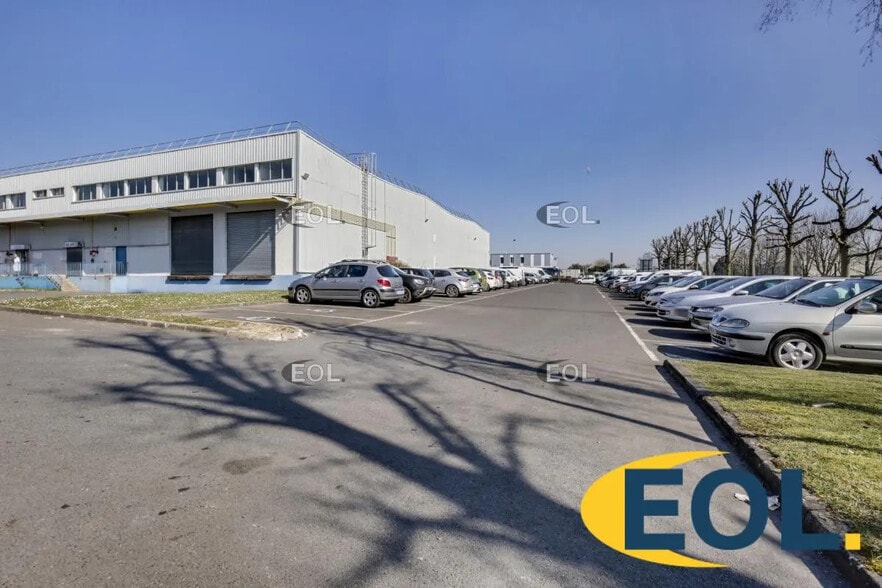 Industriel/Logistique dans Goussainville à louer - Photo de l’immeuble – Image 3 sur 15