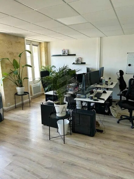 Bureau dans Bordeaux à louer - Photo de l’immeuble – Image 2 sur 5