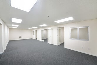 6711 Forest Lawn Dr, Los Angeles, CA à louer Photo intérieure– Image 2 sur 9