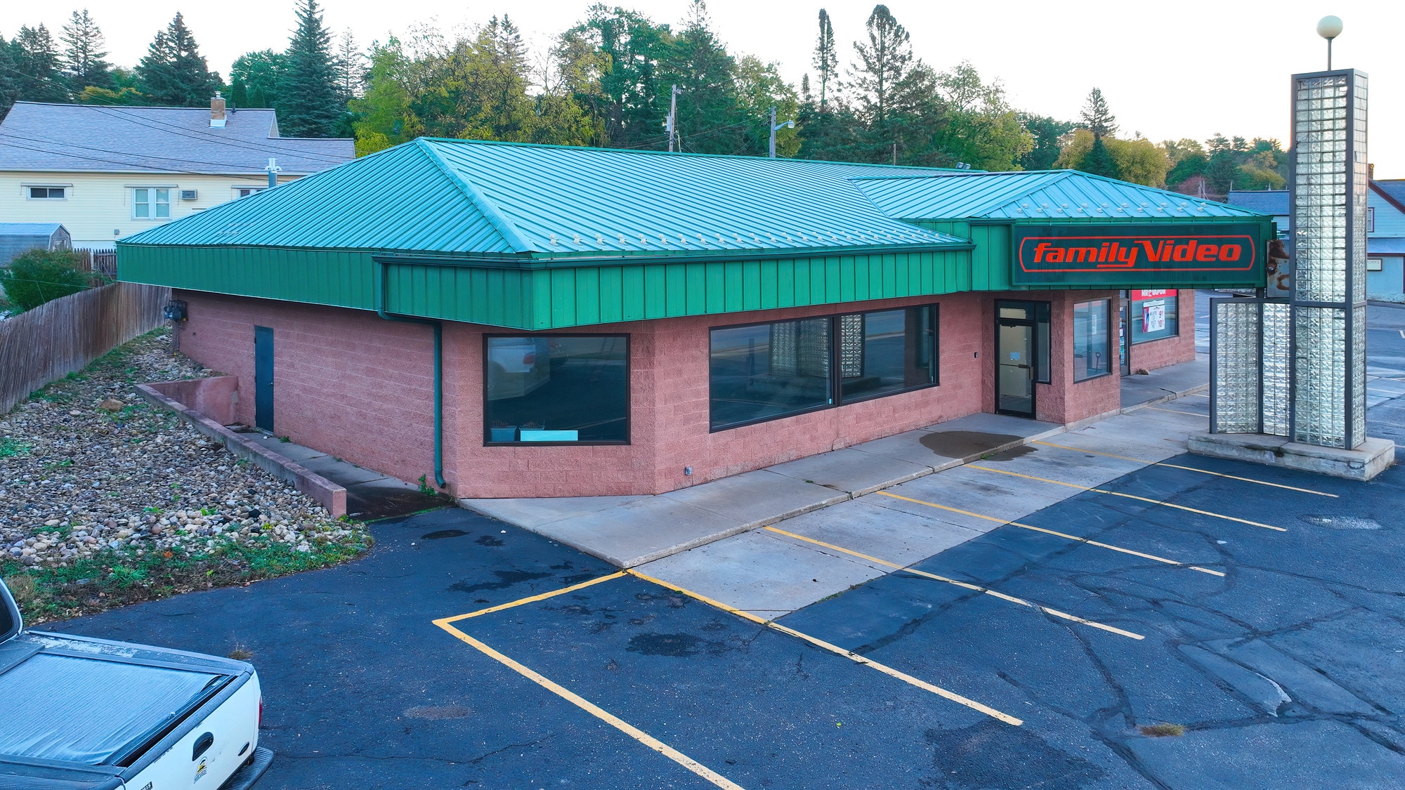 901 S Stephenson Ave, Iron Mountain, MI à louer Photo de l’immeuble– Image 1 sur 1