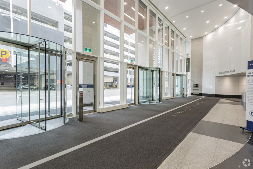 250 6th Ave SW, Calgary, AB à louer - Hall d’entrée – Image 3 sur 16
